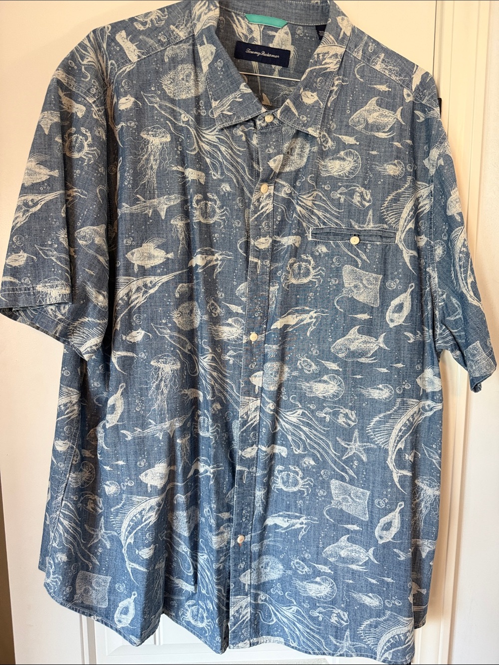 Tommy Bahama men’s button-down collared shirt
